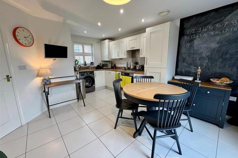4 Great Field Drive, Warwick, CV34 6TN