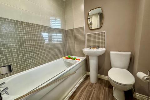 4 Great Field Drive, Warwick, CV34 6TN