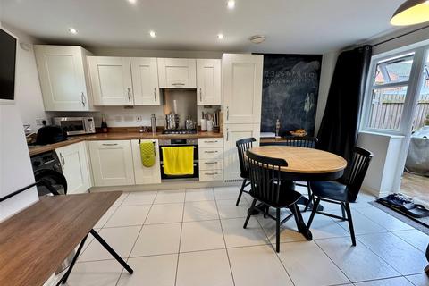 4 Great Field Drive, Warwick, CV34 6TN