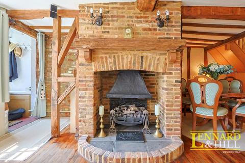 3 bedroom cottage for sale, High Road, Grays RM16