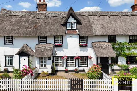 2 bedroom cottage for sale, High Road, Grays RM16