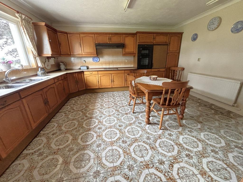 Kitchen / Breakfast Room