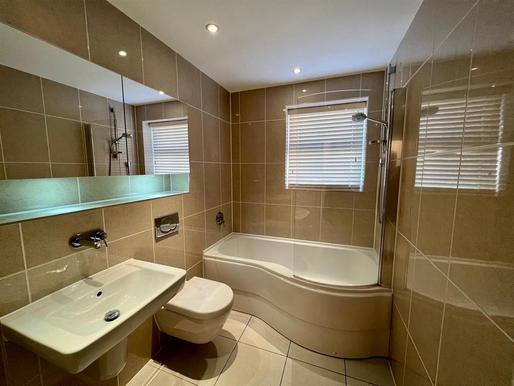 22 harry Davies bathroom.jpg