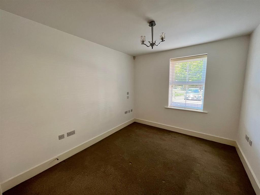 22 Harry Davies bedroom.jpg