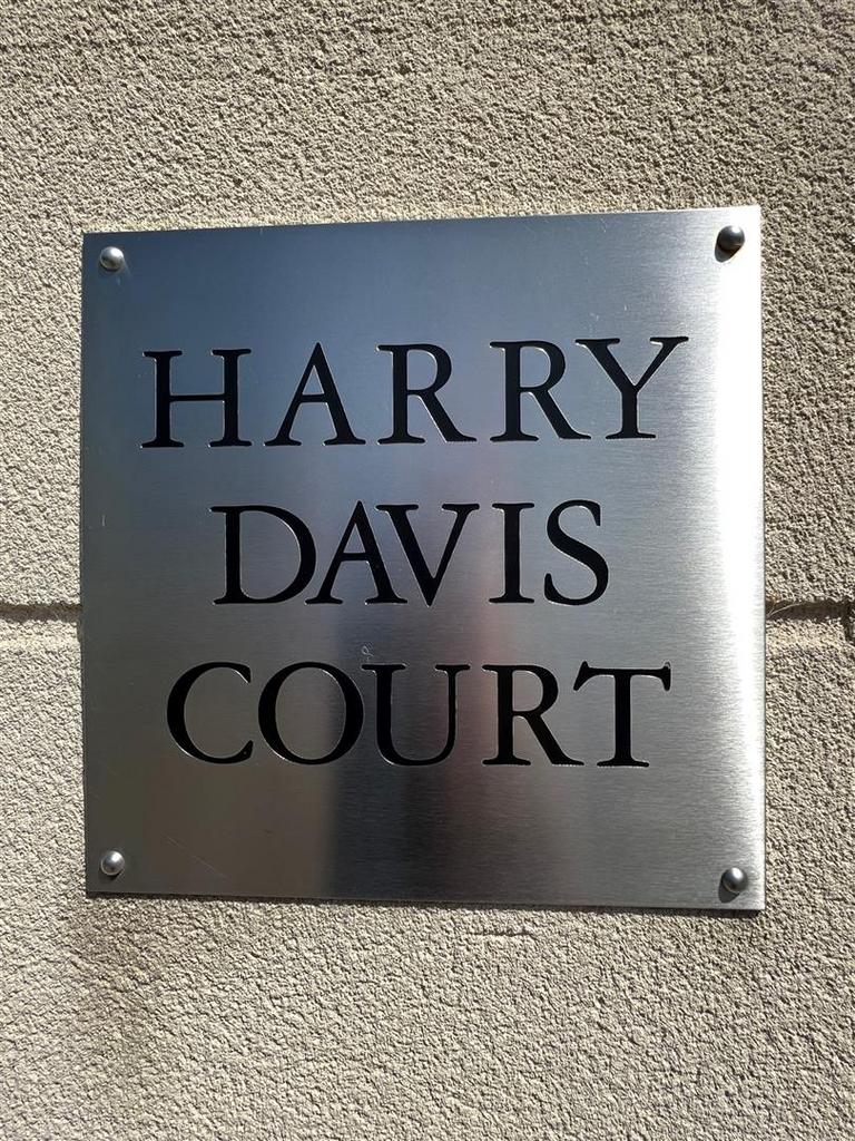 22 harry Davies plaque.jpg
