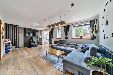 63 Simkin Way, Oldham, OL8 2TH