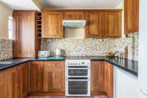 19 Kingsdown Road, Sutton, SM3 8NZ