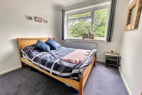 3 bedroom flat for sale, East Cliff