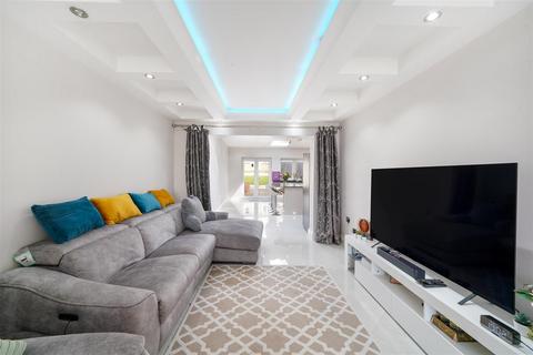 3 bedroom terraced house for sale, Bourne View, Greenford