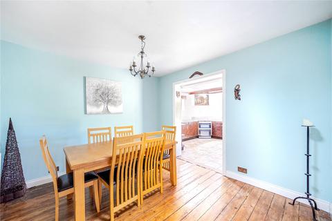10 Downsview Avenue, Woking, GU22 9BT