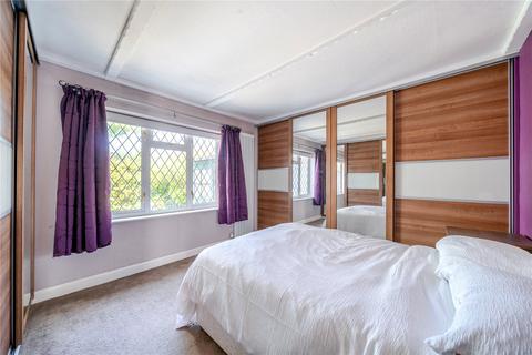 10 Downsview Avenue, Woking, GU22 9BT