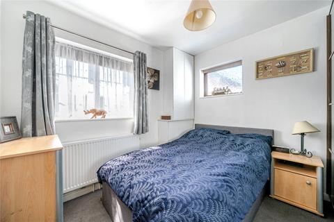 10 Downsview Avenue, Woking, GU22 9BT