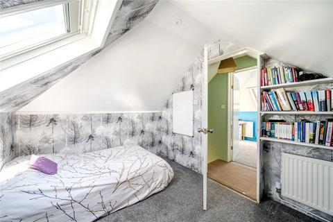 10 Downsview Avenue, Woking, GU22 9BT