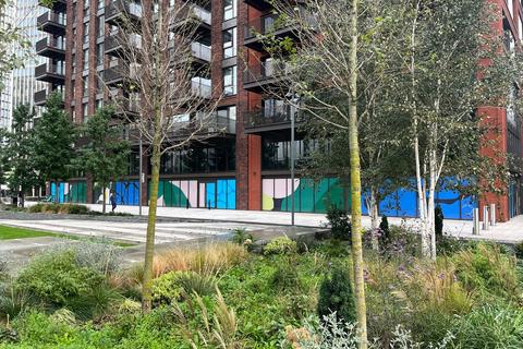 Restaurant to rent, Viaduct Gdns London SW8 5BL