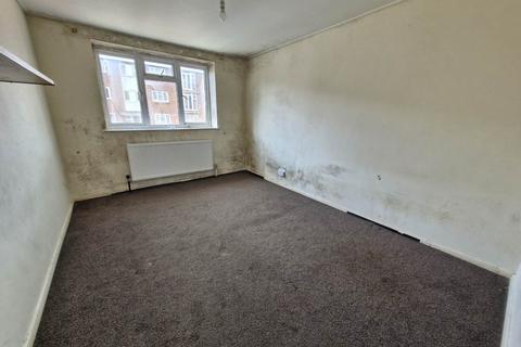 2 bedroom flat for sale, The Larches, Luton LU2