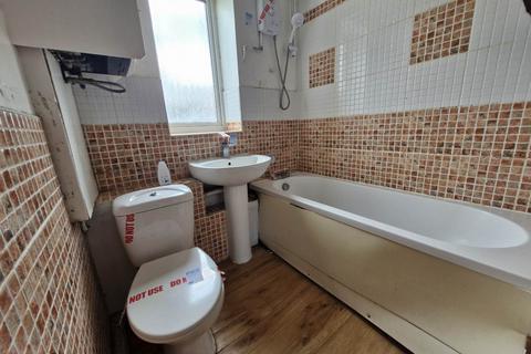 2 bedroom flat for sale, The Larches, Luton LU2