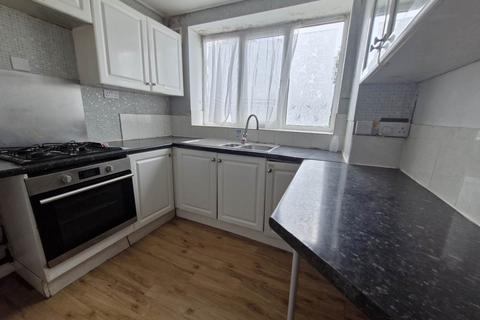 2 bedroom flat for sale, The Larches, Luton LU2