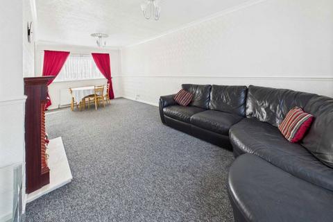 3 bedroom semi-detached house to rent, Hawthorne Avenue, Knottingley, WF11