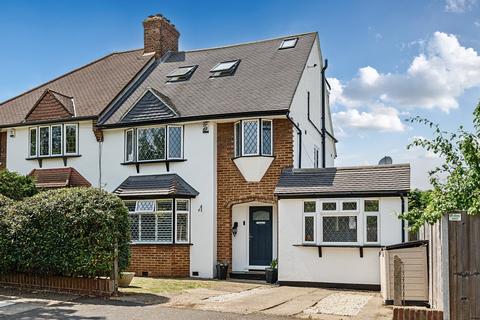 2 Everard Avenue, Bromley, BR2 7LR