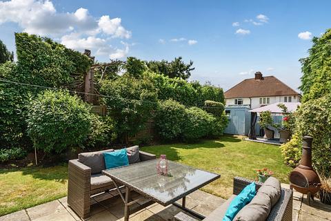 2 Everard Avenue, Bromley, BR2 7LR