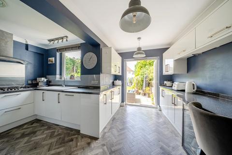 2 Everard Avenue, Bromley, BR2 7LR