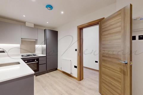 2 bedroom flat to rent, Colyton Road, London, SE22