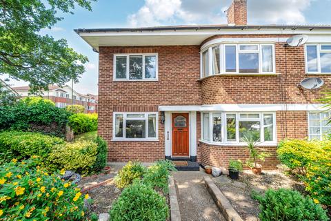 2 Queens Road, Wallington, SM6 0AG