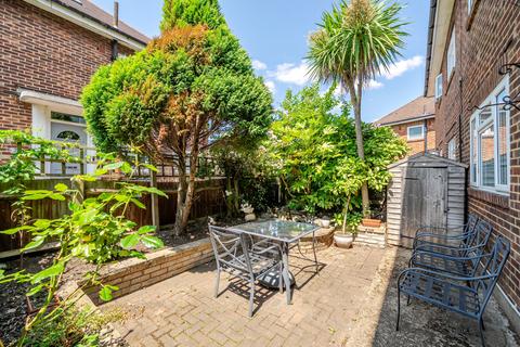 2 Queens Road, Wallington, SM6 0AG