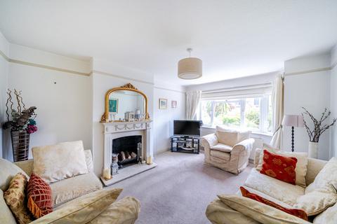 2 Queens Road, Wallington, SM6 0AG