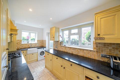2 Queens Road, Wallington, SM6 0AG