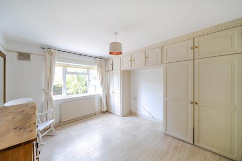 2 Queens Road, Wallington, SM6 0AG