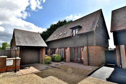3 bedroom detached house for sale, Lake Farm Close, Ferndown, BH22