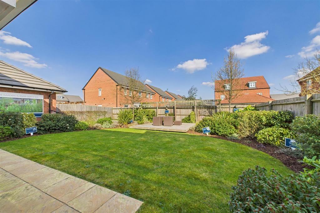 CAM04235 G0-PR0027-STILL024.jpg