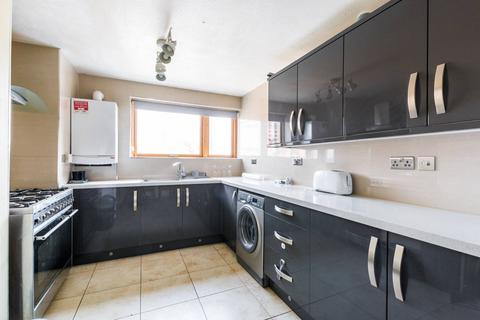 2 bedroom maisonette to rent, Fothergill Close, Plaistow, London, E13