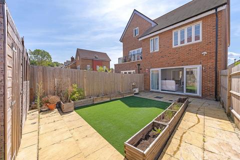 3 bedroom semi-detached house for sale, Isabella Walk, Tadworth KT20