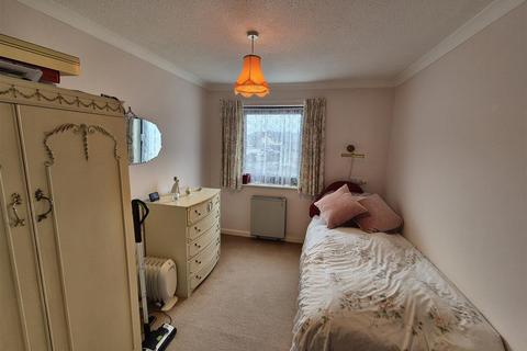 2 bedroom flat for sale, Gerddi Rheidol, Trefechan