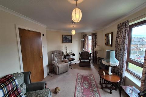 2 bedroom flat for sale, Gerddi Rheidol, Trefechan