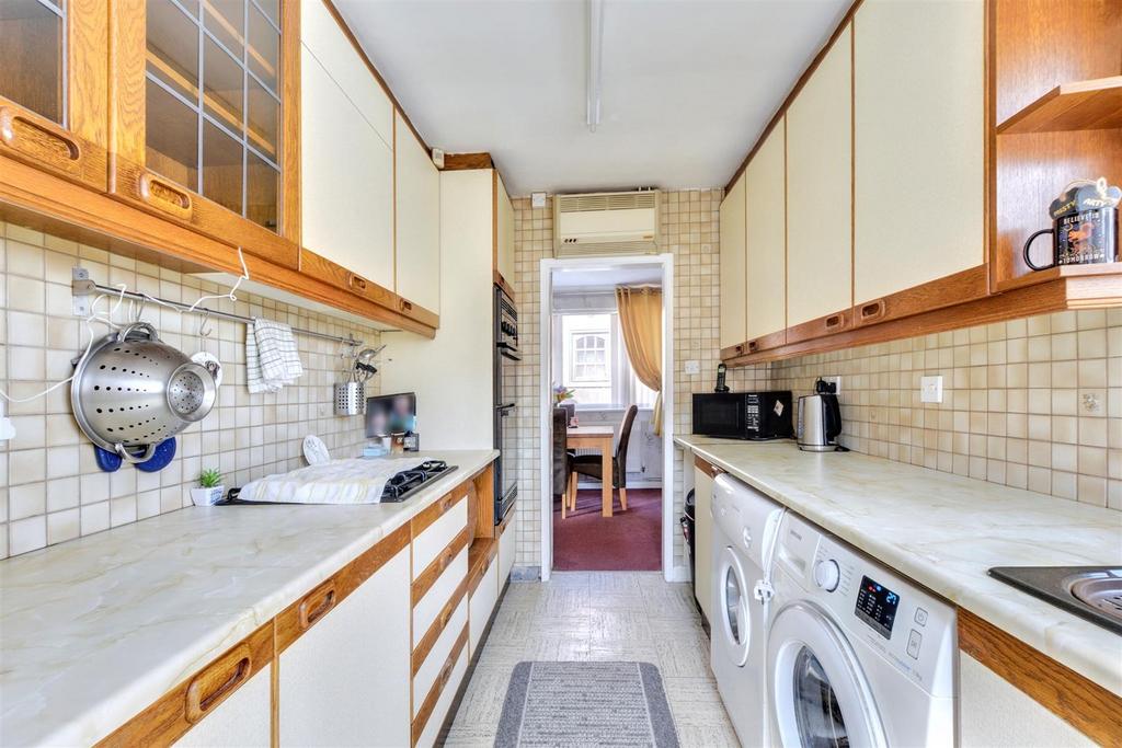 Kitchen 2.jpeg