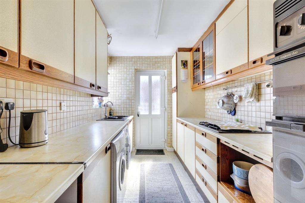Kitchen 1.jpeg
