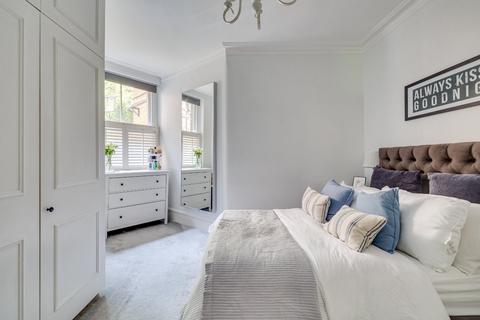2 bedroom flat for sale, Colehill Gardens, Fulham Palace Road, London