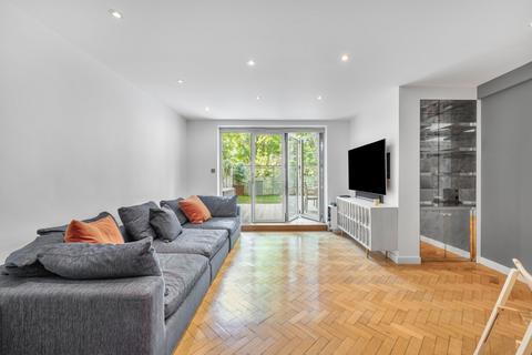 3 bedroom flat to rent, Cranfield House, 97-107 Southampton Row, London