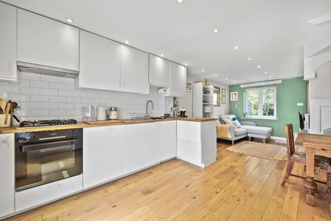 29 Francis Close, London, E14 3DE