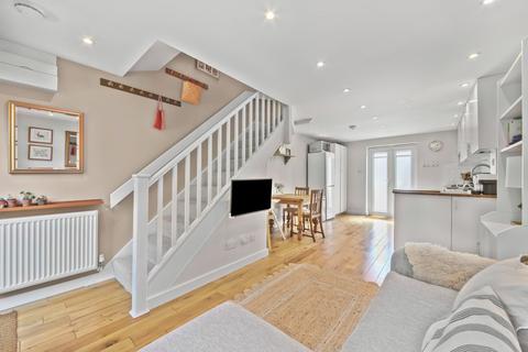 29 Francis Close, London, E14 3DE