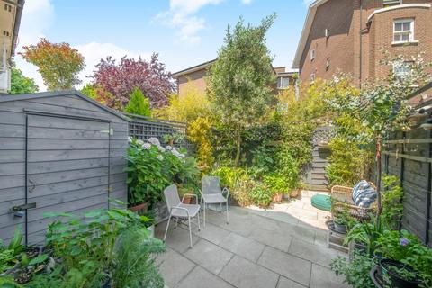 29 Francis Close, London, E14 3DE