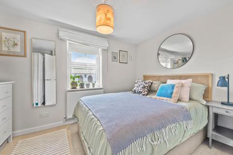 29 Francis Close, London, E14 3DE