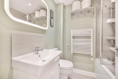 29 Francis Close, London, E14 3DE