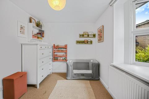 29 Francis Close, London, E14 3DE