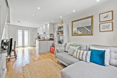 29 Francis Close, London, E14 3DE