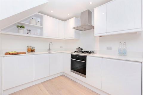 2 bedroom flat for sale, St. Martins Court, 140 Trinity Road, London