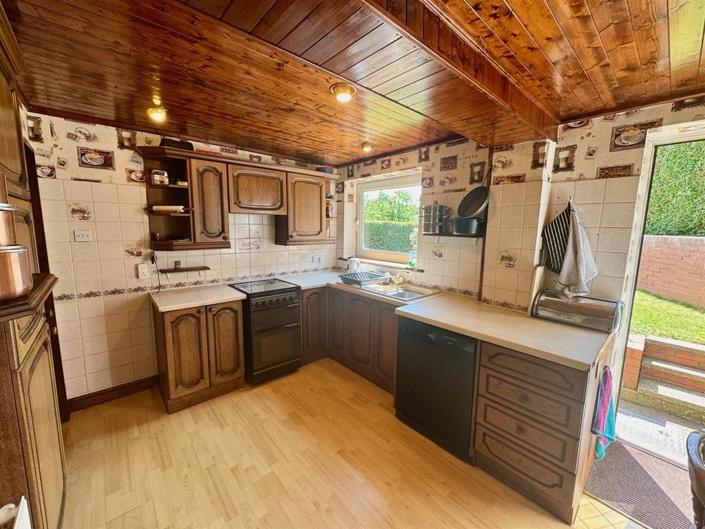 Kitchen 2.jpg